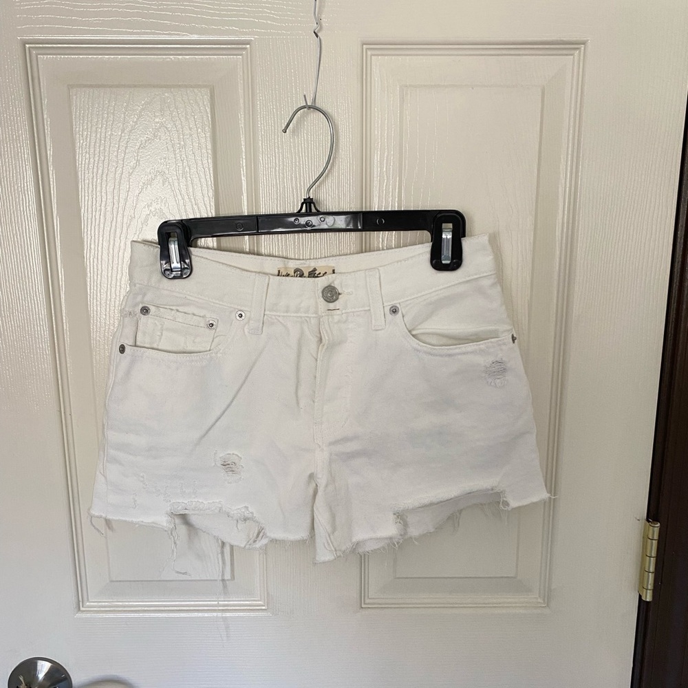 Free People white shorts, never worn, excellent condition